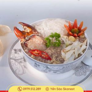 Súp tổ yến là món ăn được ưa chuộng và rất giàu dinh dưỡng. Với hương vị thơm ngon cùng với những tác dụng tuyệt vời đối với sức khỏe, súp tổ yến là món ăn không thể thiếu trong các dịp đặc biệt của người Việt Nam.