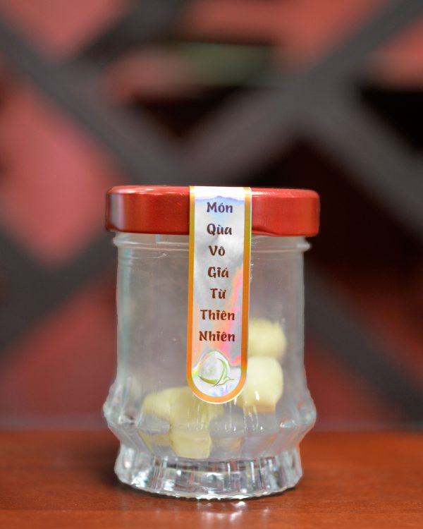 yen chung tuoi voi hat sen